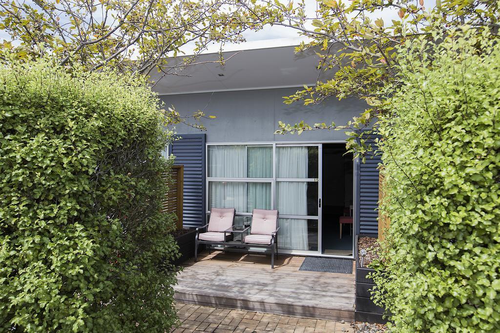 The Claremont Motel Martinborough Exterior photo