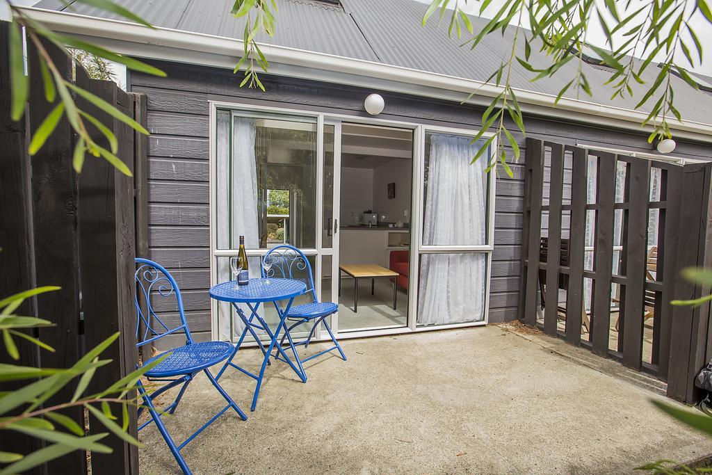 The Claremont Motel Martinborough Exterior photo
