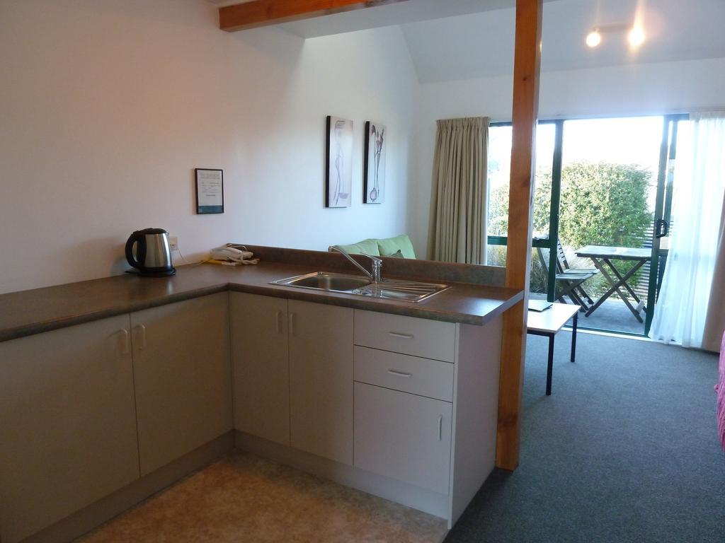 The Claremont Motel Martinborough Room photo